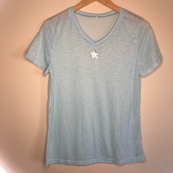 3/$25 🍄 NWOT Women’s Light Blue Metallic Star T-shirt Size Large - Picture 6 of 6